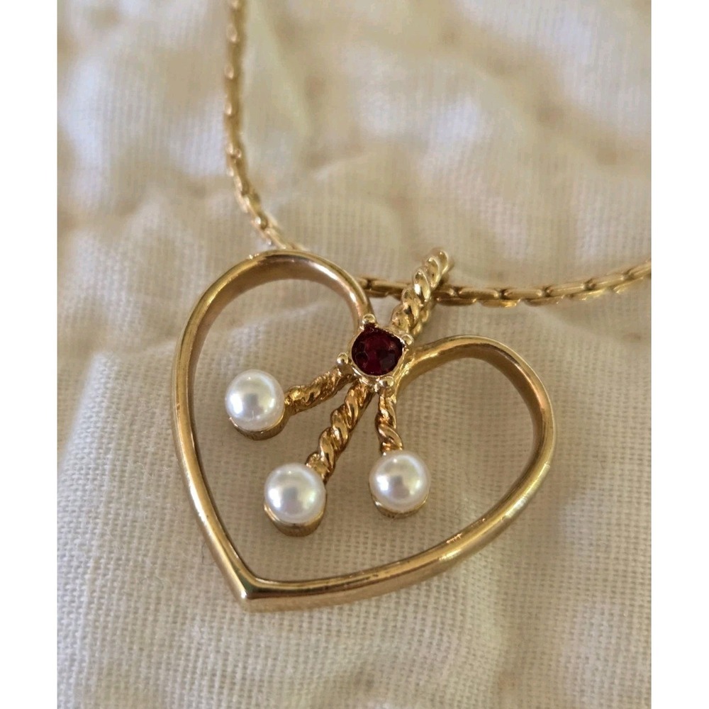 AVON Ruby & Freshwater Pearls Gold tone Heart Necklace on 18" Chain 1990